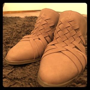 Universal Thread Mules Size 8